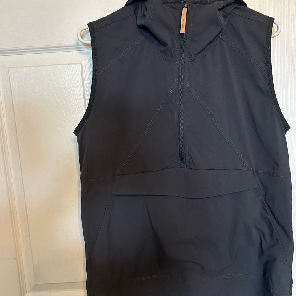 Black Sleeveless Hooded Vest
